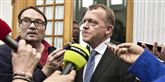 <span style='font-family: Arial; font-size: 15px; color: White;'>Hvor er Lars Løkke? Spørger Henrik Dorf Nielsen på Ellen Tranes Facebook-profil. Svaret er, om end lidt plat, oftest i sine bukser.</span> <span style='font-family: Arial; font-weight: normal; font-size: 15px; color: #999999;'>Foto:  / POLFOTO</span>