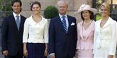 <span style='font-family: Arial; font-size: 15px; color: White;'>Umiddelbart efter bruddet med Jonas Bergström flyttede Madeleine til New York, hvor hun mødte sin nuværende forlovede Chris O'Neil. Forholdet mellem Madeleine og hendes far kong Carl Gustaf var dog iskoldt i en længere periode, fordi det angiveligt var ham, der pressede Madeleine til at bryde forlovelsen med Bergström efter utroskabet.</span> <span style='font-family: Arial; font-weight: normal; font-size: 15px; color: #999999;'>Foto: Scanpix, Reuters, Scanpix Sweden</span>