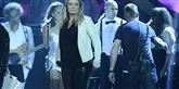 <span style='font-family: Arial; font-size: 15px; color: White;'>Anne Linnet gæstede VMD for at synge sangen 'Kysser som en drøm' fra sit nye album. Louise Spellerberg, Mads Vad, Camilla Bendix og Michael Olesen dansede til. Og det var her, det hele endte i et pigekys.</span> <span style='font-family: Arial; font-weight: normal; font-size: 15px; color: #999999;'>Foto: Mogens Flindt / POLFOTO</span>