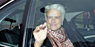 Annette Vilhelmsen ses her på vej til dronningen, hvor hun overtog posten som erhvervsminister. Straks sværere bliver hendes politiske planer, vurderer danskere og eksperter.&nbsp;