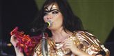 <span style='font-family: Arial; font-size: 15px; color: White;'>Men det er ikke kun de mandlige kendisser, der i hidsige øjeblikke griber til vold. I 1996 ankom den islandske sangerinde Björk til millionbyen Bangkok. I ankomsthallen blev hun mødt af en gruppe fotografer og en kvindelig journalist, der bød Björk velkommen. Men det skulle hun aldrig have gjort, for velkomsten gjorde stjernen så vred, at hun frådende kastede sig over den forsvarsløse journalist.</span> <span style='font-family: Arial; font-weight: normal; font-size: 15px; color: #999999;'>Foto: Foto: deep_schismic</span>