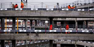 Polske betonarbejdere hos firmaet Budomex har ifølge 3F fået en enkeltbillet til Polen, da de har meldt sig ind i fagforbundet. Det danske firma Pihl &amp; Søn er hovedentreprenør på byggeriet på Nordhavnen i Aarhus, der blandt andet omfatter prestigeprojektet Navitas Park.