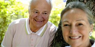 En Danmarks største fodboldtalenter nogensinde, Harald Nielsen, mødte sin kone Rudi under optagelserne til "Far til fire med fuld musik". Hun spillede Mie, han var fodboldtræneren Mister.