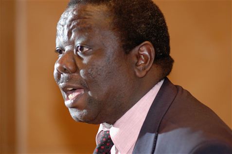 Tsvangirai trækker sig fra valg i Zimbabwe