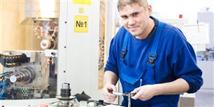 "Man bliver tilfreds og glad, når man laver et stykke fagligt forsvarligt arbejde og bidrager med noget, man synes, er vigtigt. Hvad enten det så er at lave noget lækkert tøj eller give børn en god hverdag," siger arbejdsmiljøforsker Ole H. Sørensen.