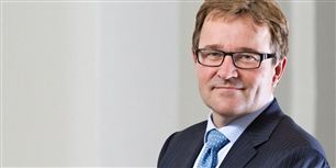 Ordførende direktør Eivind Kolding må på banen og forklare Danske Banks handlinger for meningmand, siger professor i erhvervskommunikation.