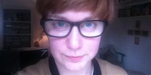 "Forslaget om at skære i SU'en virker ikke gennemtænkt. Det virker som et halvhjertet forsøg på at hive penge ud af et eller andet. Og når Morten Østergaard siger, at studerende ikke bidrager nok til samfundet, får jeg altså lyst til at kyle noget stort efter ham," siger 23-årige studerende Sille Pedersen.