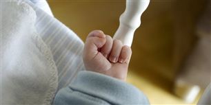 Baby blev angiveligt kvalt med en pude