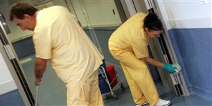 Den nye overenskomstaftale for godt 500.000 offentligt ansatte medfører en drøftelse af sociale klausuler, sociale dumping og kædeansvar.