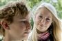Teenagere vil følge snegle over vejen
