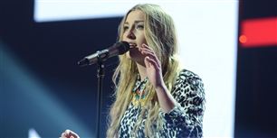 Fredag aften sang Amanda seerens valg: Taylor Swifts 'I Knew You Were Trouble' samt Thomas Blachmanns mindre kendte valg: 'Lullabies'.