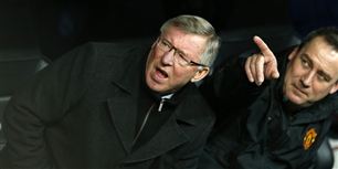 Manchester United-manager Alex Ferguson har booket en stribe privatfly, som hurtigst muligt skal bringe hans stjernespillere tilbage til den engelske storby, efter at de har tjent på deres respektive landshold.
