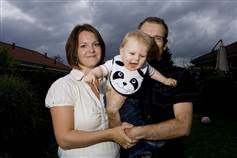 Mette Louise og Dan Efsen fik flere ufrivillige aborter, før de kunne udvide familien. Den hårde psykiske belastning ved flere gange at tabe sit foster har fået Mette Louise til at oprette Facebook-støttegruppen 'Bedre vilkår for ufrivilligt barnløse', der nu tæller flere end 1.300 medlemmer.