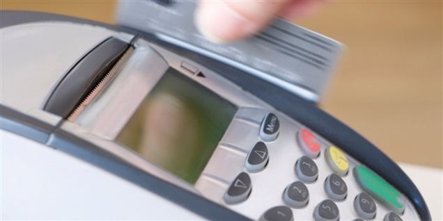 Hundredvis af benzinkunders pinkoder afluret