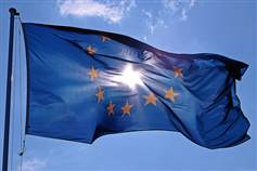 Danmark får svar på, om EU-Kommissionen vil ændre i opholdsdirektivet i begyndelsen af december.