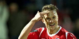 Et fejlslagent vindmølle-eventyr har nu kostet Christopher Poulsen tonsvis af penge og jobbet som professionel fodboldspiller.