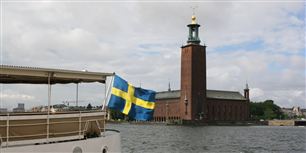 De tre personer er fundet omkommet i en lejlighed tæt på den svenske hovedstad.