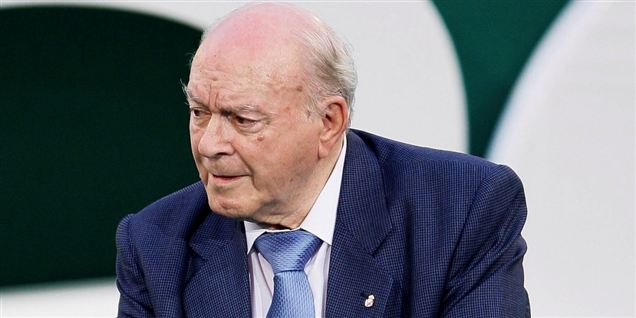 Fodbold-legende vild med 50 år yngre kvinde