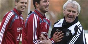 Leon Andreasen og Morten Olsen under landsholdets træning. (arkiv)