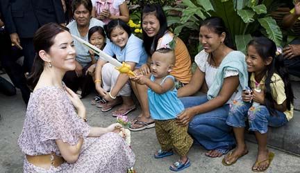 Frederik og Mary undgår uroligheder i Thailand