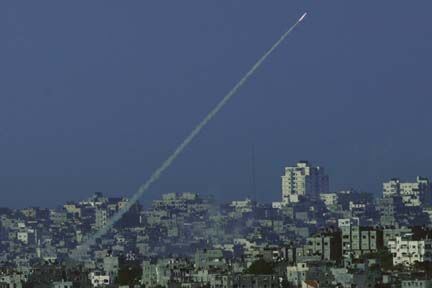 Libanon sender raketter ind over Israel