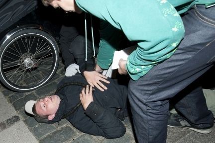 Kvinde klager efter otte politislag med stav