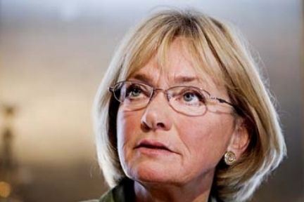 Lene giver Pia baghjul