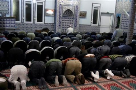 Islam har mange lig i listen, som de nu skal undskylde for, mener Dansk Folkeparti.