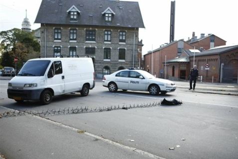 Den anholdte mand er både svensk og tyrkisk statsborger. Han er kendt af politiet i Stockholm.