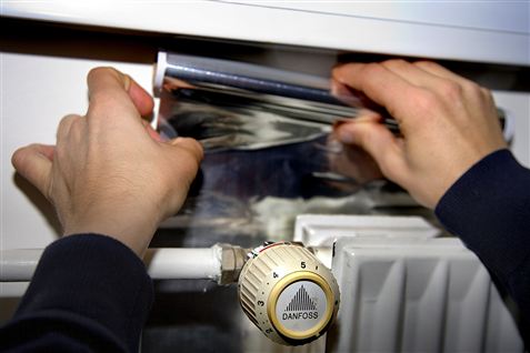 Derfor skal der alufolie bag radiatoren