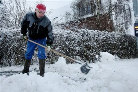 Skraldemænd holder snefri