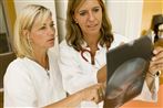 En uddannelse som sygeplejerske giver dig i snit 13 år mere med godt helbred end hvis du gør rent som ufaglært på hospitalet