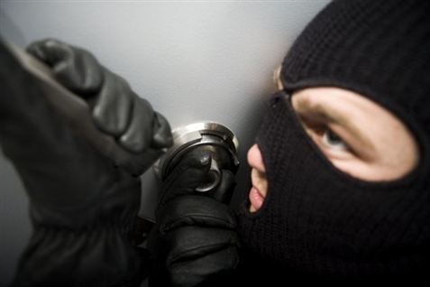 Fik tæsk og kogende vand i ansigtet