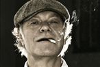 Kim Larsen er som medlem af protestgruppen 'Den gule negl' medunderskriver af en hård kritik af Sundhedsstyrelsen
