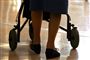 Hun skal træne mindre sving med sin rollator