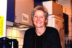 Leder af Cafe Paraplyen, Tina Holdt Kragh, har i årevis set psykisk syge med problemer med gæld. Nu tilbyder cafeen også gældsrådgivning.