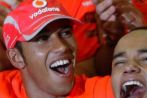 Lewis Hamilton kan ifølge vennerne slet ikke få armene ned, efter han har fundet sammen med sin Pussycat Doll igen.