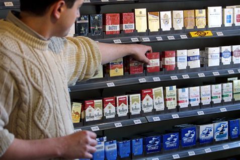 Regeringens planer om at øge afgifterne på tobak og alkohol kan koste masser af arbejdspladser, advarer detailbranchen.