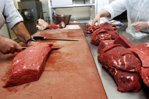 Lukningstruede slagteriarbejdere strejker