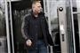 Urolig Brian Sandberg træder på ung reporter