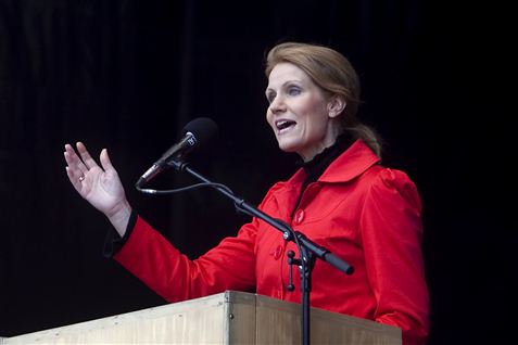 Helle, Villy, Harald og Johanne = Rød Front