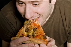 Når man vil bestille en af de såkaldte fuldkornspizzaer på Justeat.dk står ikke på menukortene, at pizzaerne er fra frysepizzaer fra fabrik.