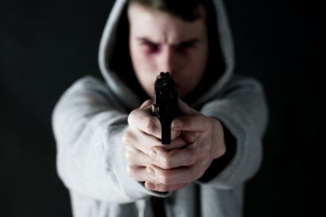 16-årig i fængsel efter dødstrusler