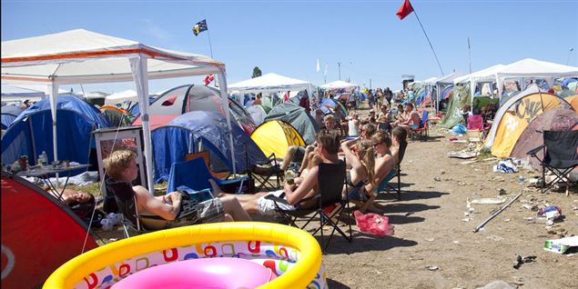 Flaskesamlere skaber konflikt på festival