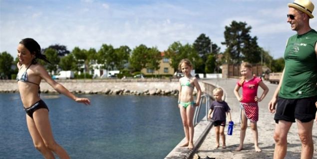 Ældre og biler kollapser i varmen