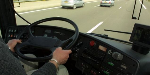 Bus kørte ind i kugleregn