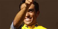 Alberto Contador har meldt ud, at han drømmer om at vinde alle tre store etapeløb i en og samme sæson, men det rager landstræner en papand.