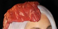 En bøf-hat har været formentlig været stærkt medvirkende til Lady Gagas førsteplads på listen over dårligt klædte kendisser.