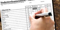 Universiteter over hele landet beklager, at unge håbefulde ansøgere gør sig til falsknere for at komme ind på studier, der ofte kræver et højt karaktergennemsnit