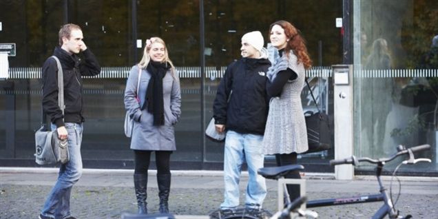 Europas unge sidder fast i sofaen